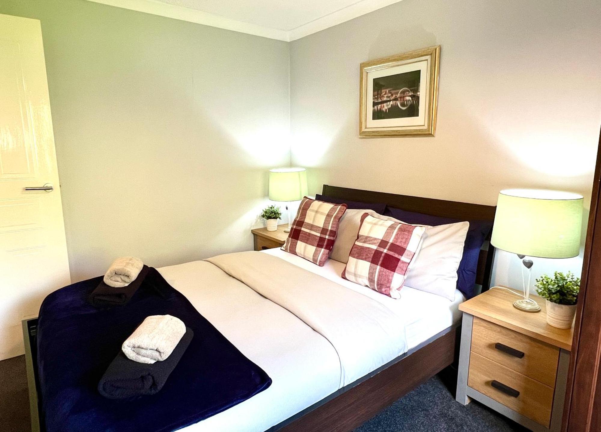 Spacious 2 Bed-Flat In Glasgow City - Free Parking Εξωτερικό φωτογραφία