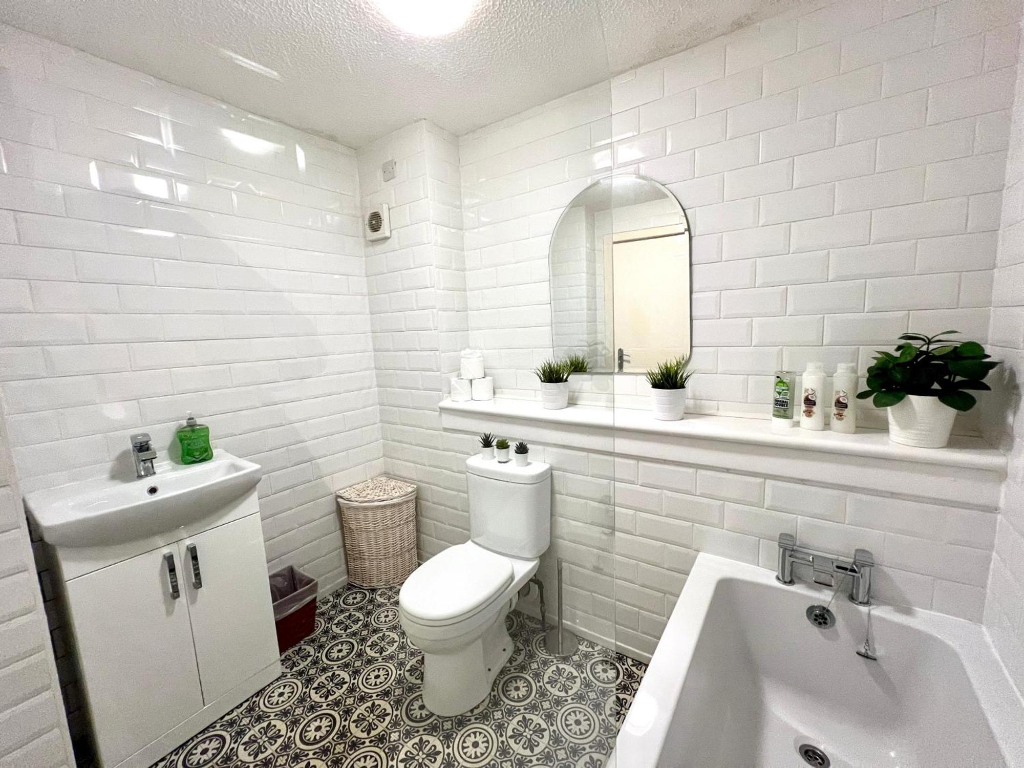 Spacious 2 Bed-Flat In Glasgow City - Free Parking Εξωτερικό φωτογραφία