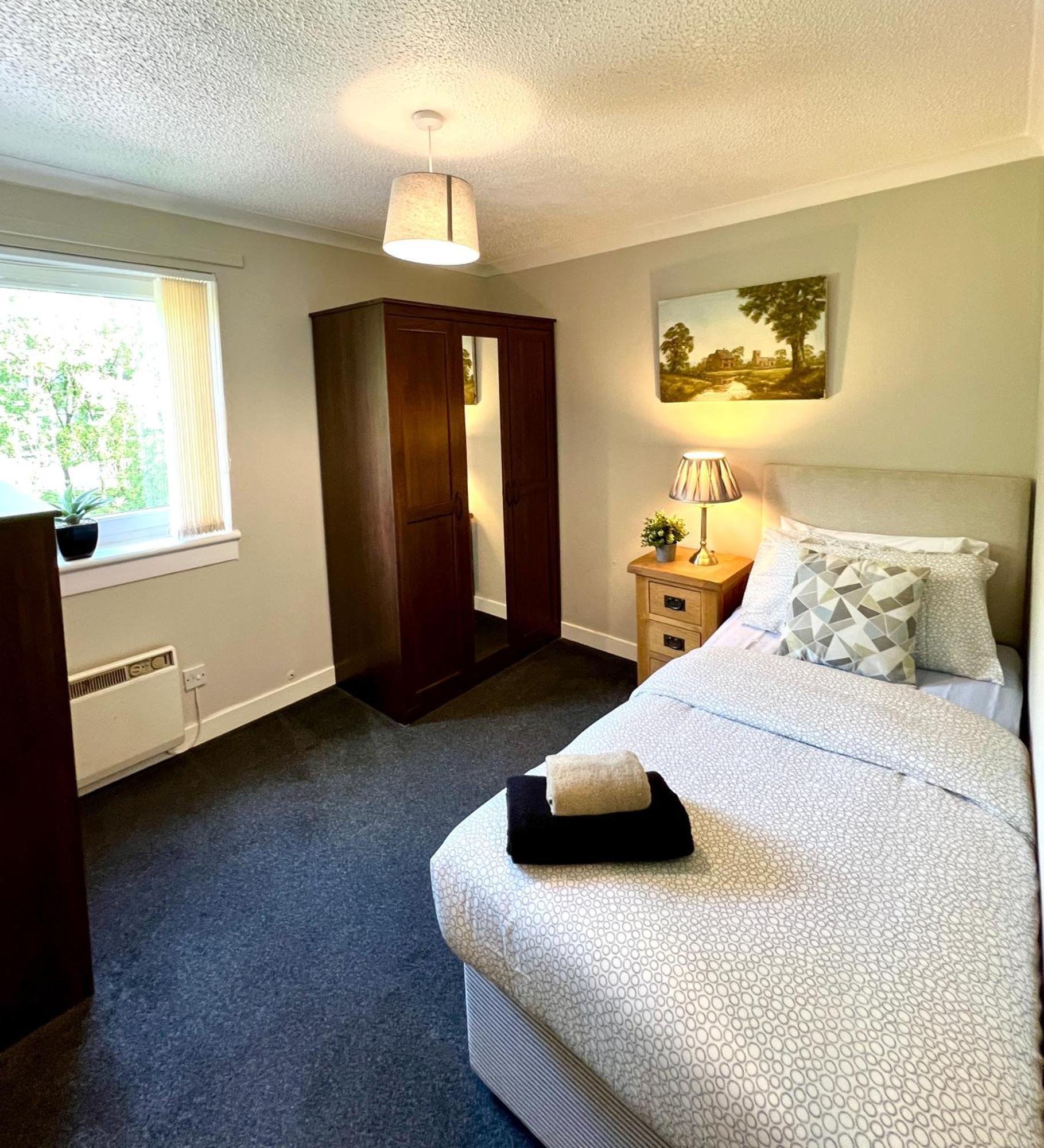 Spacious 2 Bed-Flat In Glasgow City - Free Parking Εξωτερικό φωτογραφία